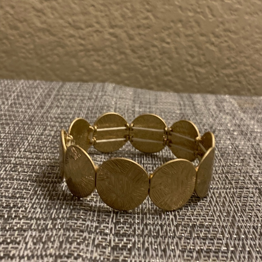 Gold Tone Round Shaped Stretch Bracelet